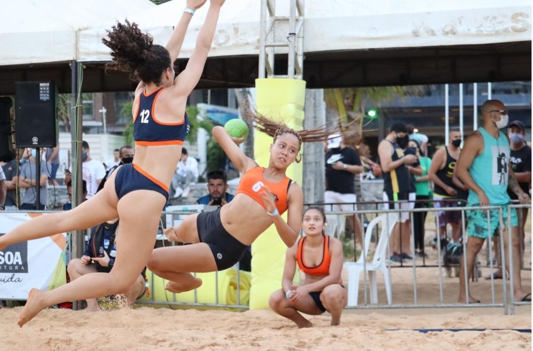 Read more about the article Em sua primeira competição, time Feminino conquista o 2º lugar na Copa do Brasil de Handebol Juvenil de Areia
